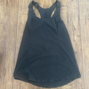 Black lululemon run a marathon singlet